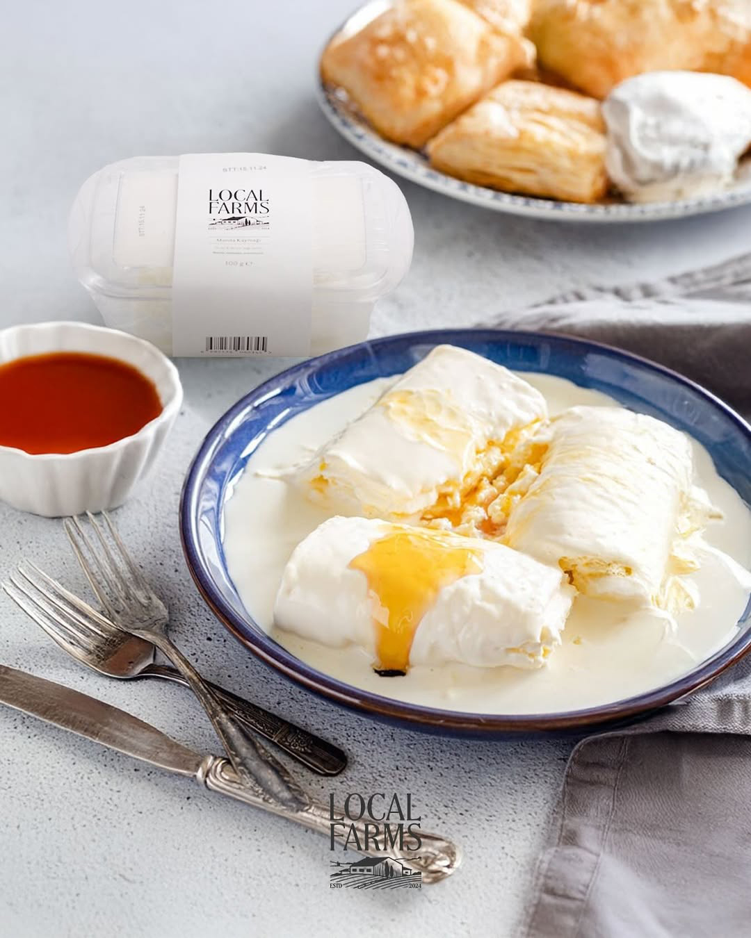 Yöresel üreticilerimizin katkısız sütü ile geleneksel usullerle hazırlanır. Her kaşığında doğallığın ve emeğin izi vardır.